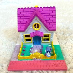 1995 Bluebird Polly Pocket Sleepover Cottage - complete set